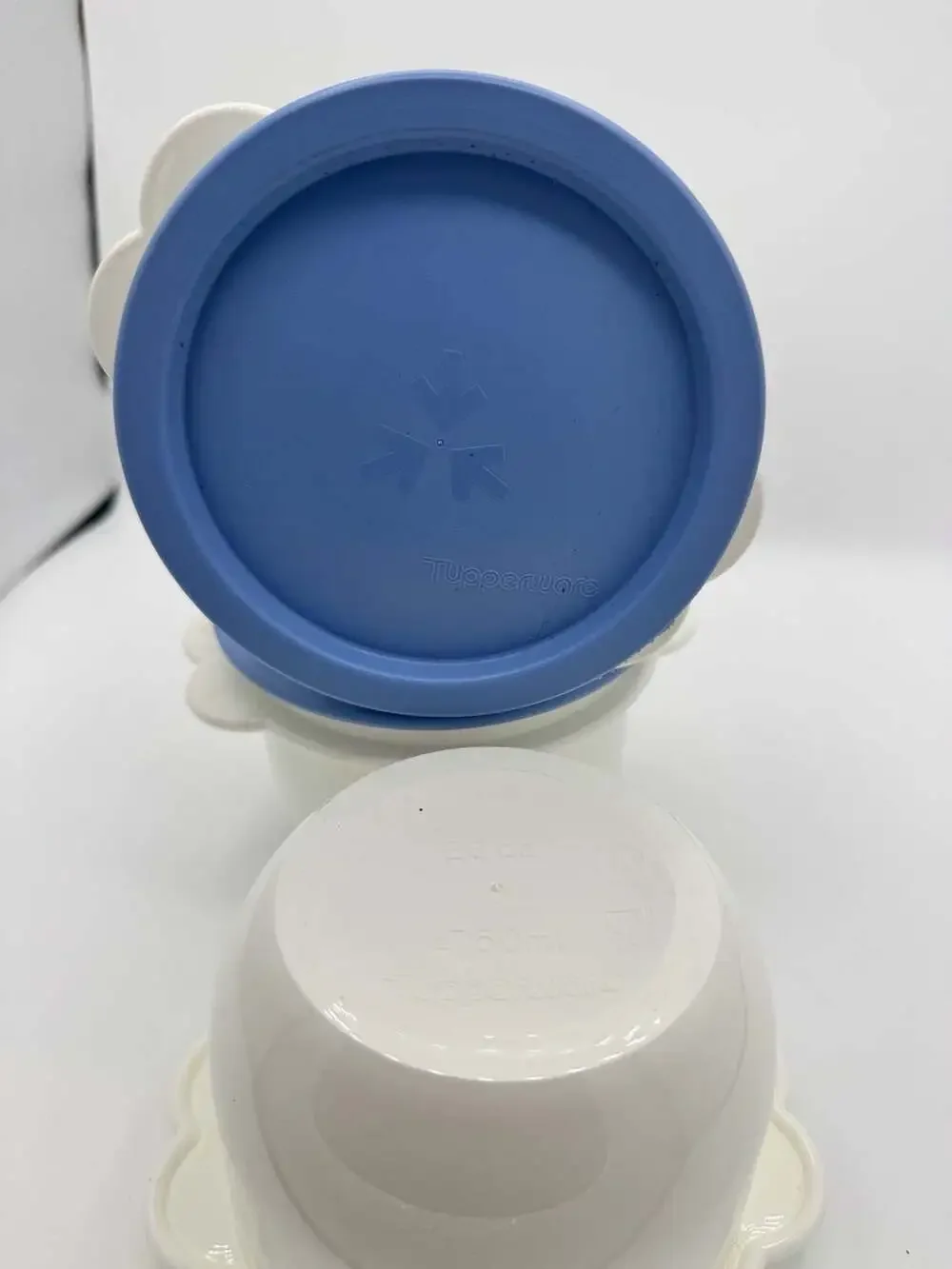 Vintage Tupperware 26 oz / 750ml White Butterfly Bowls with Blue Seals, Set of 3